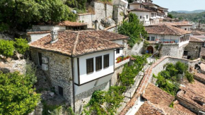 Villa Decolli, Berat